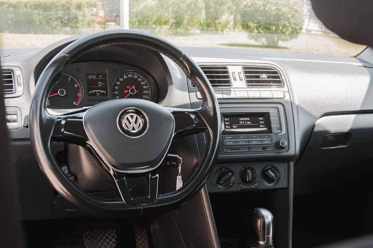 Салон Volkswagen Polo, фото 1